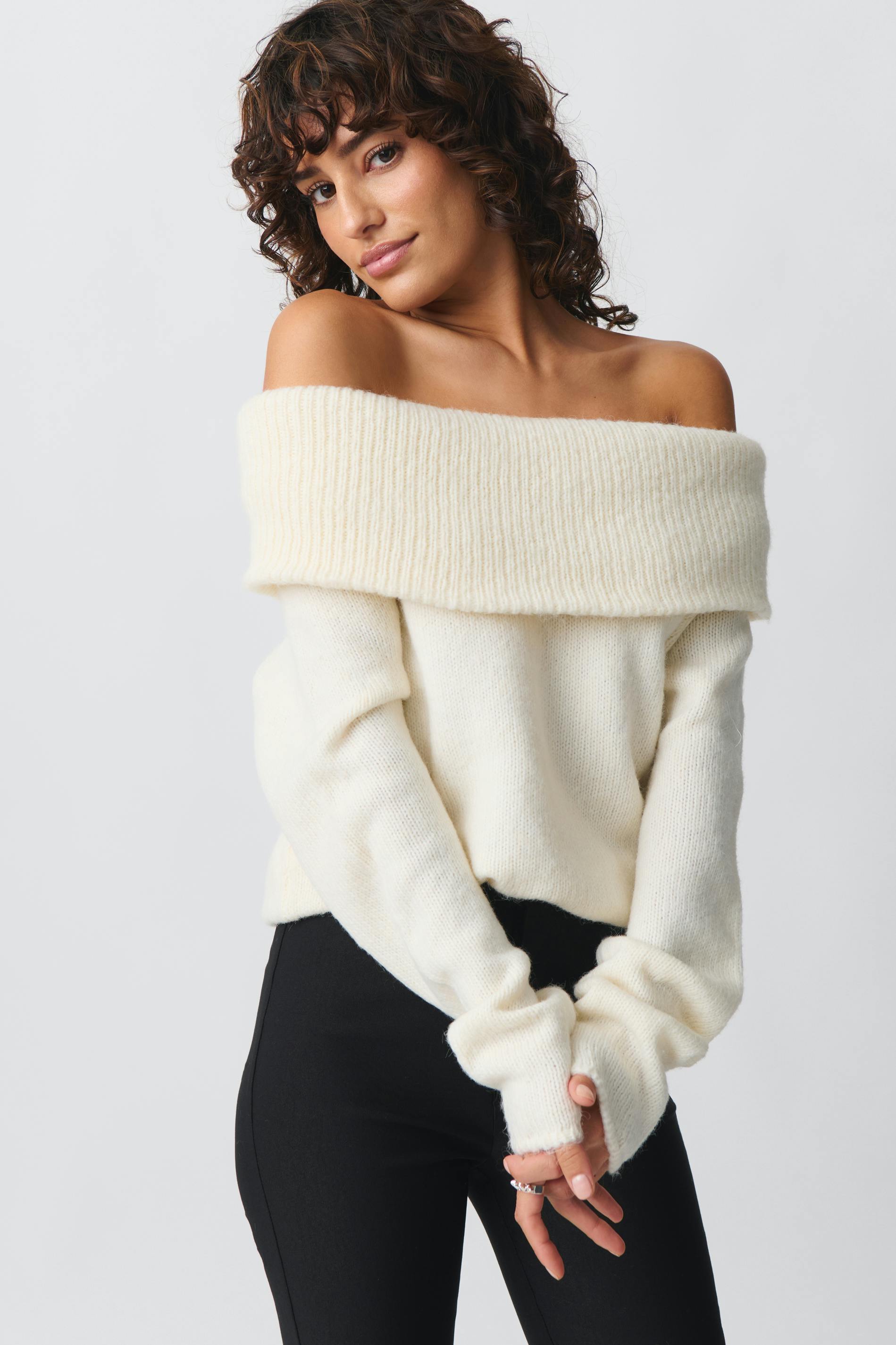 Elira Stockholm™ | Conform Off-Shoulder Tröja