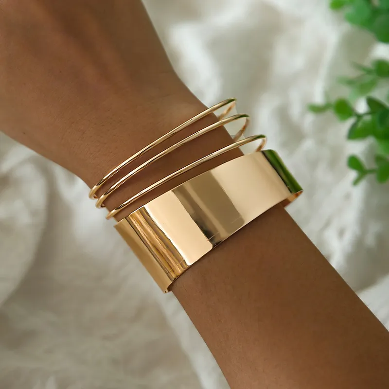 Elira Stockholm™ | Klassisk Guld Vintage Armband