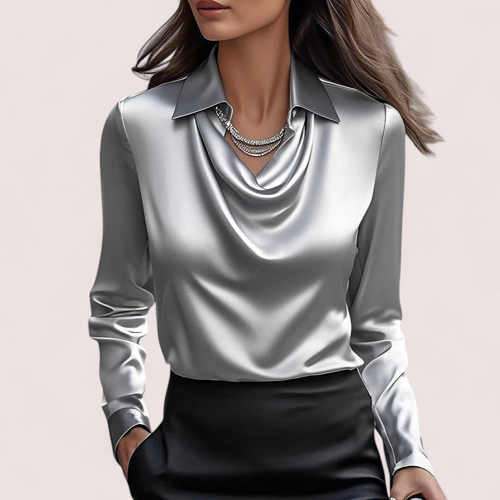 Elira Stockholm™ | Blus med lyxig glans och veckad halsringning