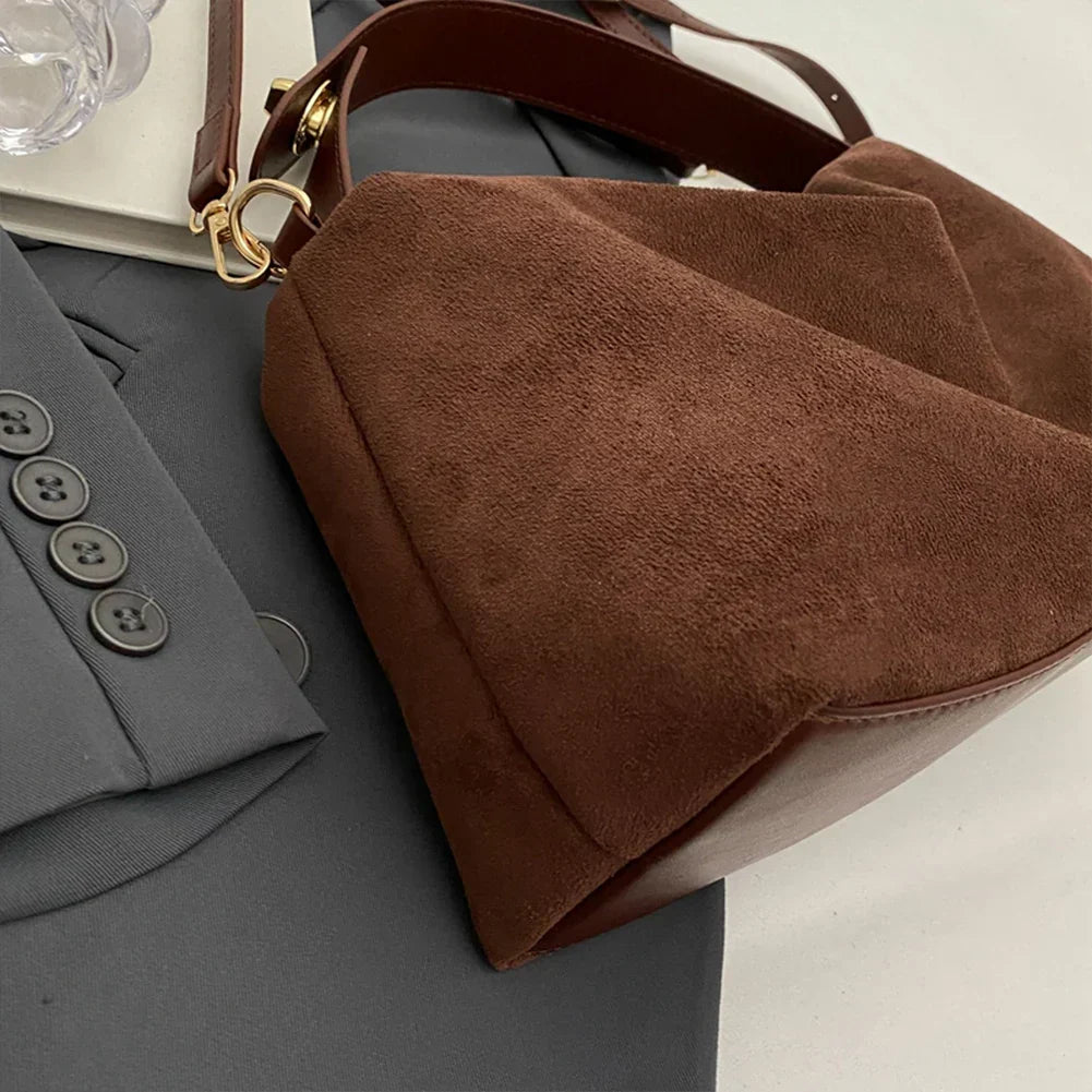 Elira Stockholm™ |  Lyxig Suede Handväska