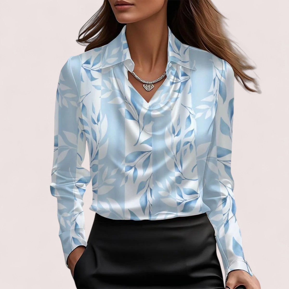 Elira Stockholm™ | Blus med lyxig glans och veckad halsringning
